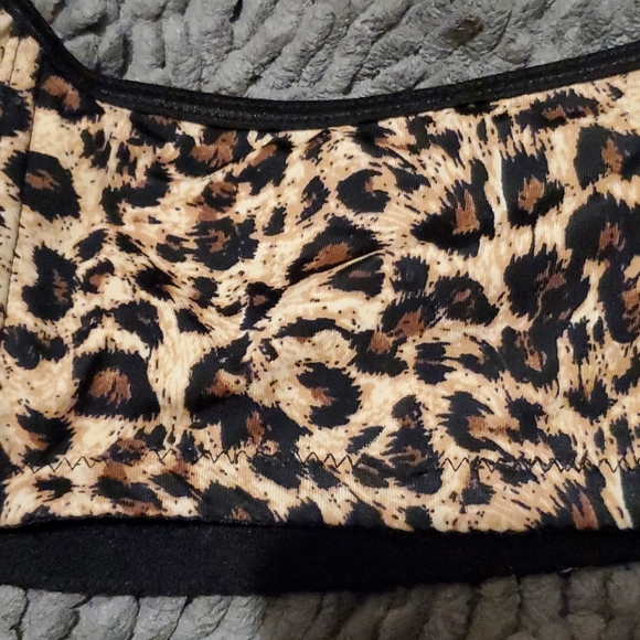 NWOT Bra Leopard Print Underwire 44 C - Picture 2 of 4